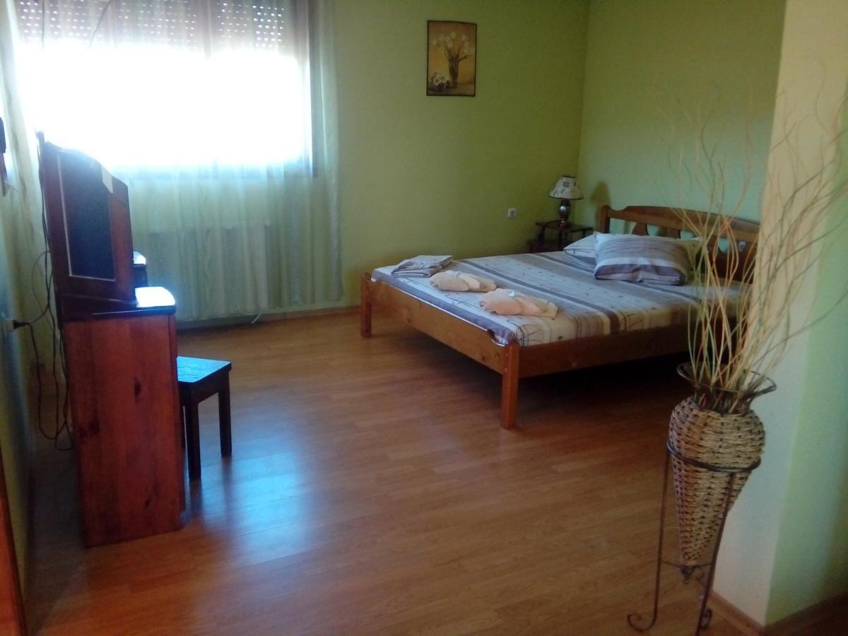 Guest House Ambrozia Котел Экстерьер фото