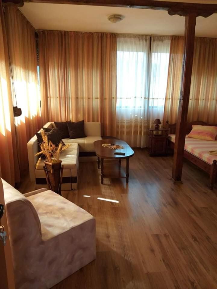 Guest House Ambrozia Котел Экстерьер фото